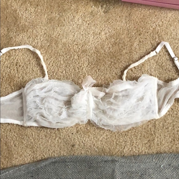 Victoria's Secret Other - Beautiful white Lacey bra 🌸